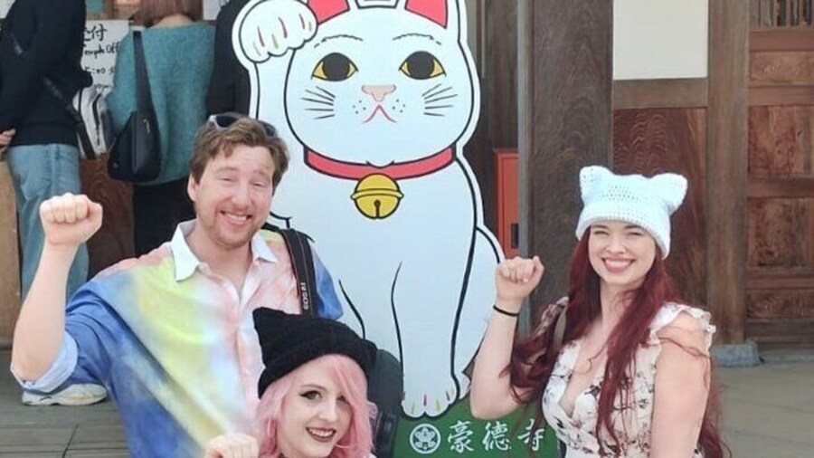 Gotokuji Temple Walking Tour with Numerous cat statues