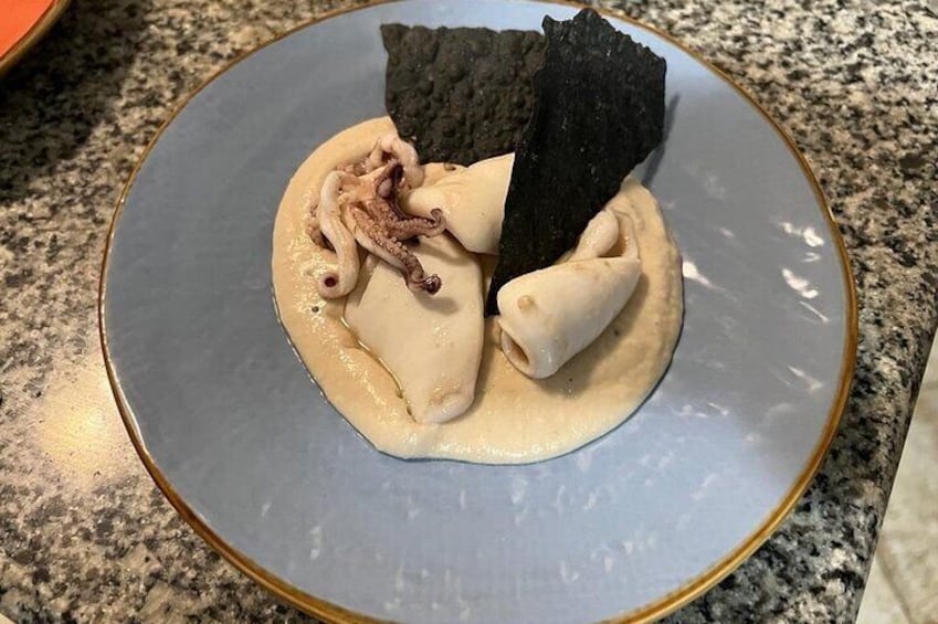 Squid in cannellini cream 