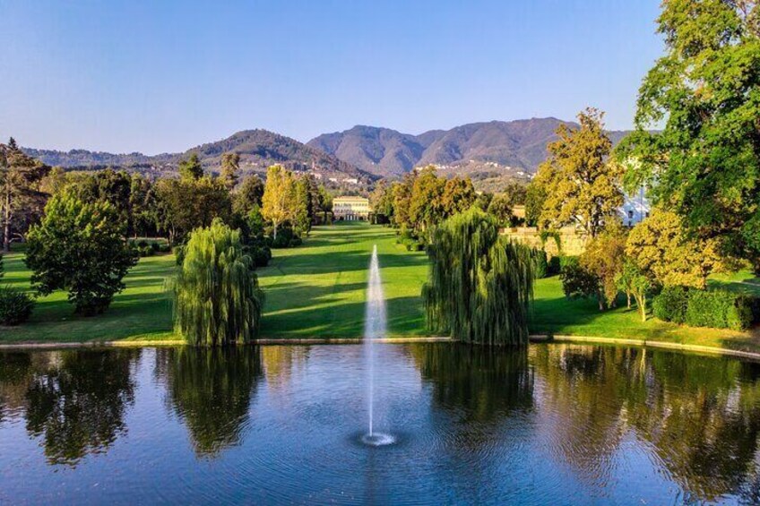 The park and 
Villa Reale by the lake - photo by Vincenzo Tambasco