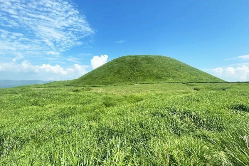 Kumamoto Castle, Kusasenri, Aso Crater & Aso Boys Scenic Train Tour