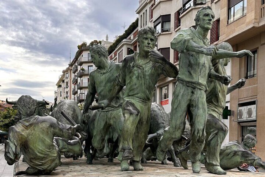 Pamplona Scavenger Hunt and Sights Self Guided Tour