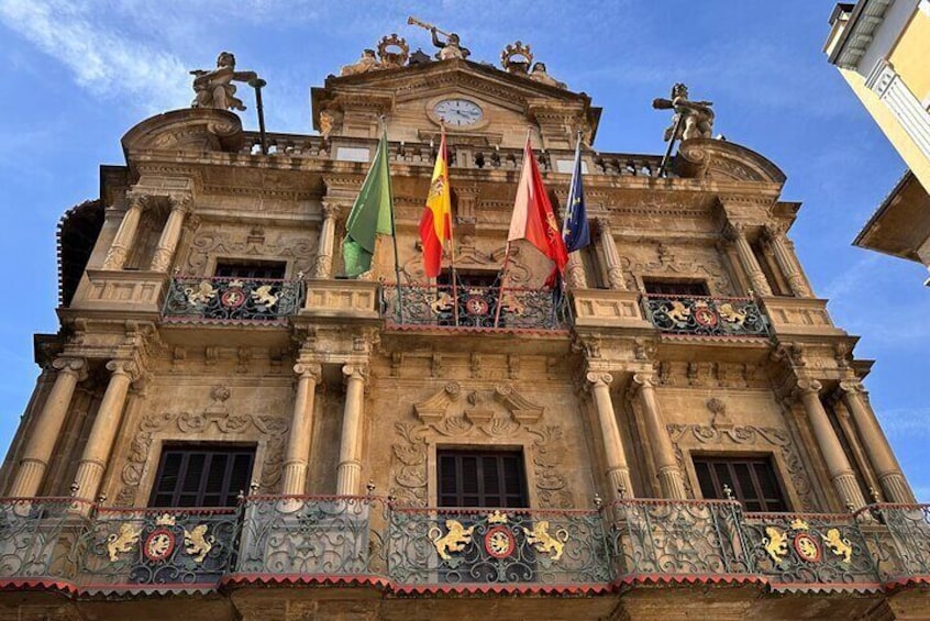 Pamplona Scavenger Hunt and Sights Self Guided Tour