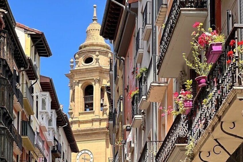 Pamplona Scavenger Hunt and Sights Self Guided Tour