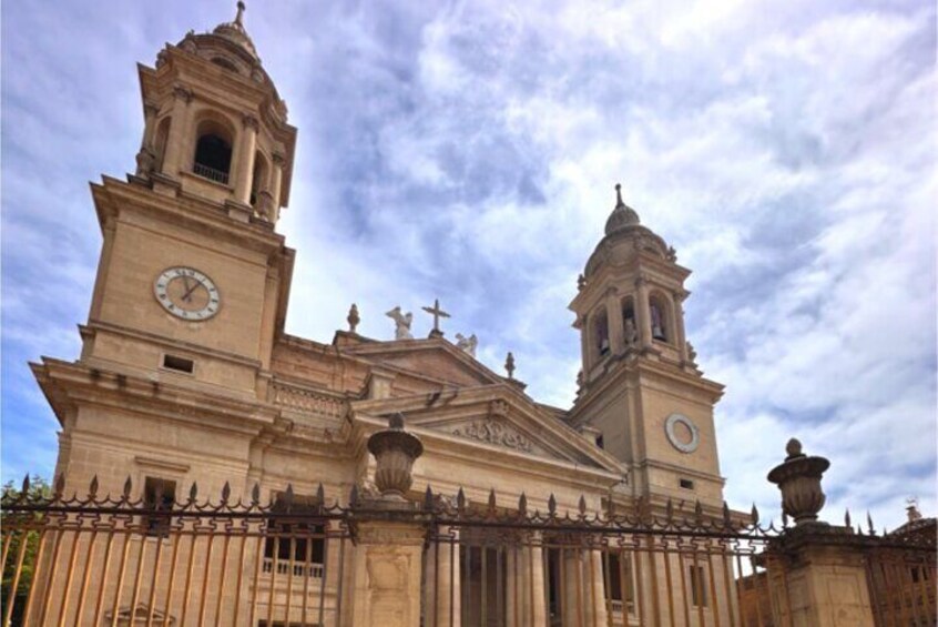 Pamplona Scavenger Hunt and Sights Self Guided Tour