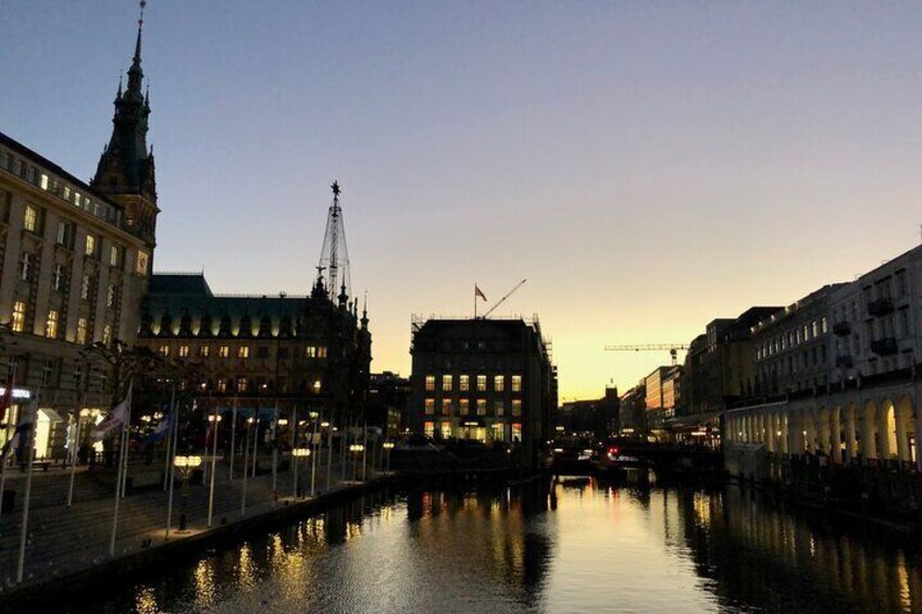 The Little Alster, Alsterarkaden and the Town Hall