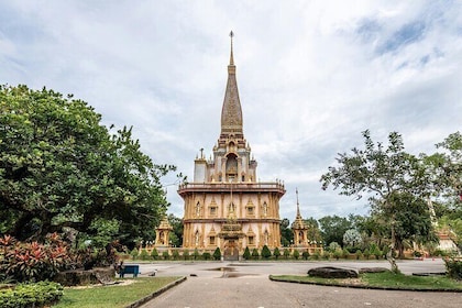 Phuket Landmark Tour with Local Food Market and Phuket Museum