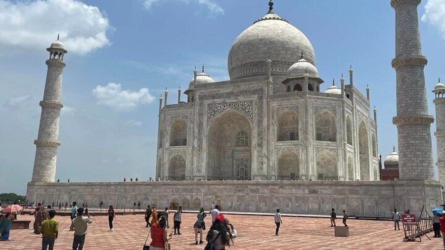Enchanting Full Day Taj Mahal and Agra Fort Tour from Delhi/ NCR