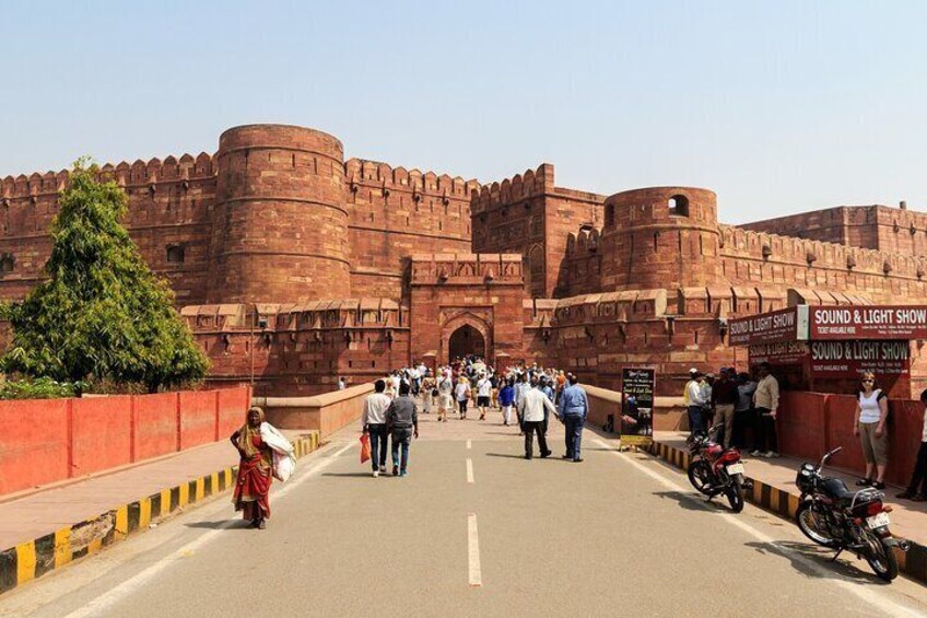 Enchanting Full Day Taj Mahal and Agra Fort Tour from Delhi/ NCR