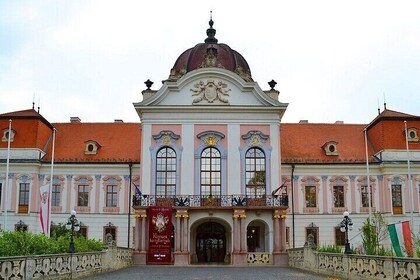 Sisi Palace Tour with Hungarian Horse Show and Lunch