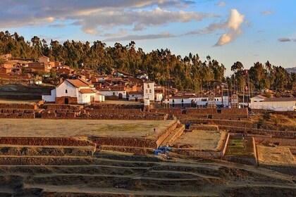 與Maras和Moray結束在Ollantaytambo的聖谷