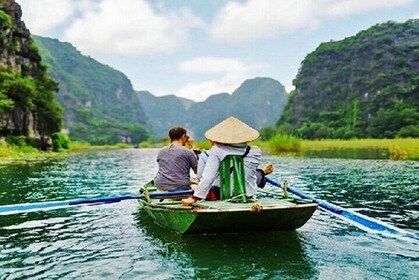 NINH BINH TOUR 全日私人汽車 : Mua Cave - Trang An - Hoa Lư