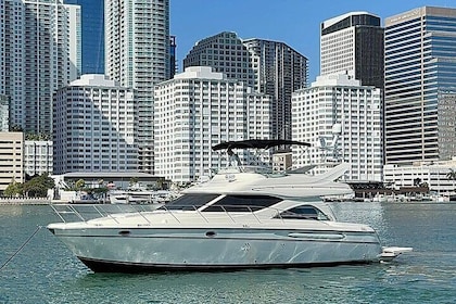 Miami Private Yacht cruise, enjoy the Biscayne bay luxury tours