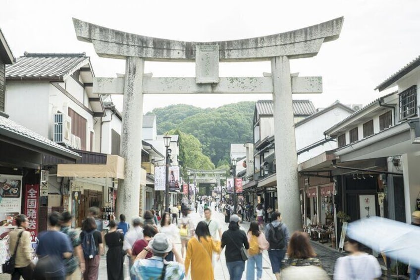 Dazaifu Tenmangu Shrine the approach