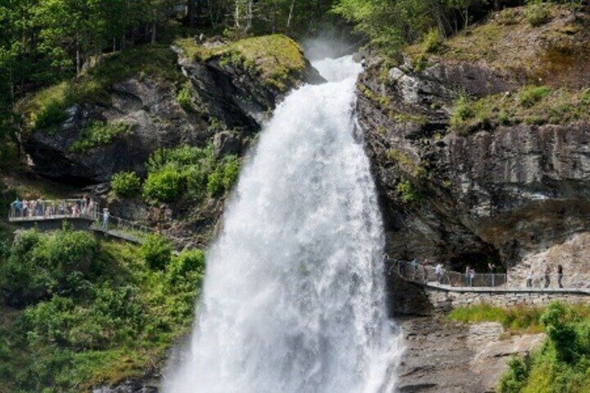 Hardangerfjord Tour with Voss Gondola and Waterfalls