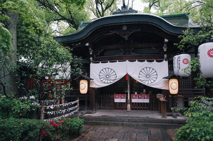 Tennoji District Walking Tour with Food Tasting -3hrs