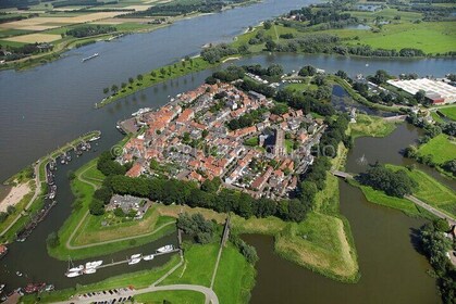 Private Tour from Rotterdam to Historic Towns Mills and Castle