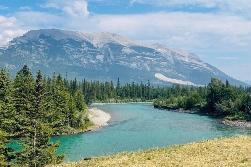 Canmore Town Walking Tour with Refreshment and Sweet Treat