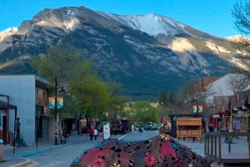 Canmore Town Walking Tour with Refreshment and Sweet Treat