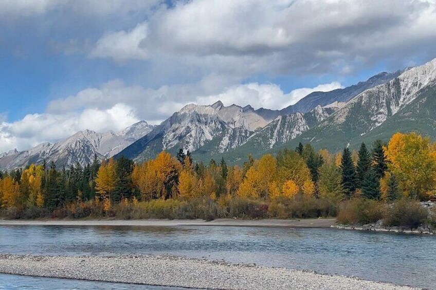 Canmore Town Walking Tour with Refreshment and Sweet Treat