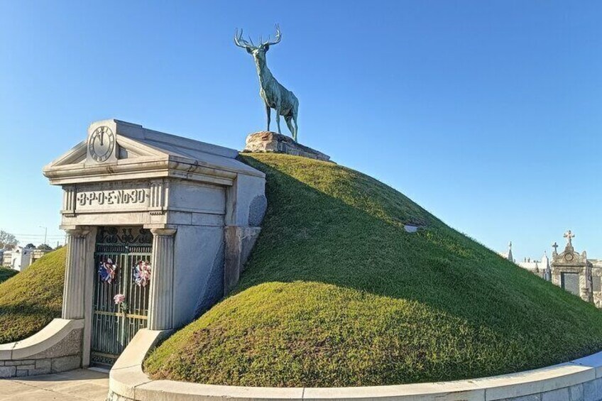 6 Cemeteries of New Orleans: Famous Graves & Fascinating History