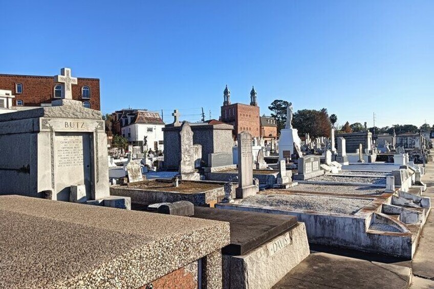 6 Cemeteries of New Orleans: Famous Graves & Fascinating History