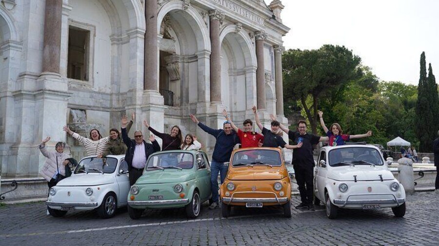 Fiat 500 Vintage Car Tour in Rome with Professional Photographer