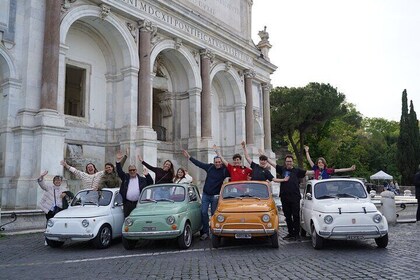 Fiat 500 Vintage Car Tour in Rome with Professional Photographer