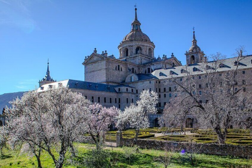 From Madrid EL Escorial Monastery Private Tour with Hotel Pickup