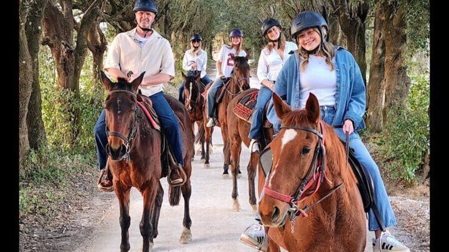 Adventure on horseback in the Tuscan countryside
