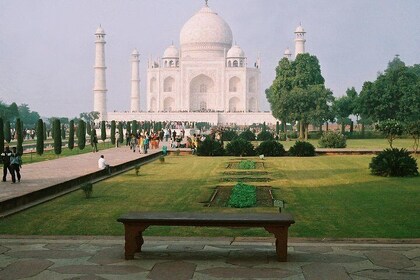 Taj Mahal Sunrise and Agra Overnight Tour from Hyderabad