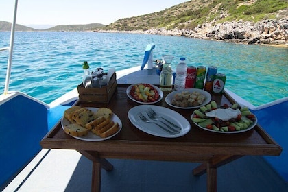 Crete: Boat Cruise with Fishing, Swimming, Lunch & Drinks