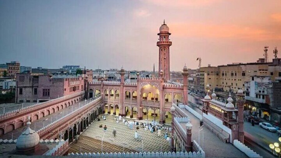 Mahabat Khan Mosque, a stunning 17th-century Mughal-era landmark in Peshawar, Pakistan, before its renovation."