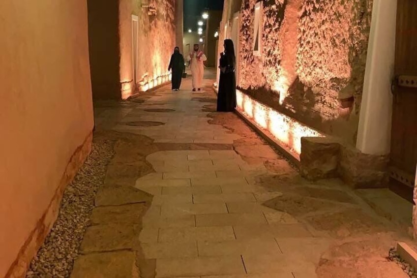 VIP Riyadh private Tour with Saudi Cuisine Meal and Hotel Pickup