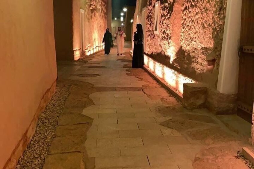 VIP Riyadh private Tour with Saudi Cuisine Meal and Hotel Pickup