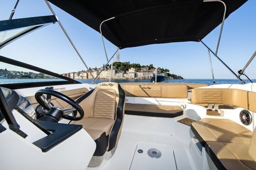 Luxury boat Sea Ray