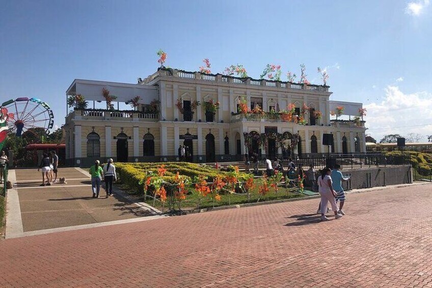 Parque del Café with Private Transportation and Tickets