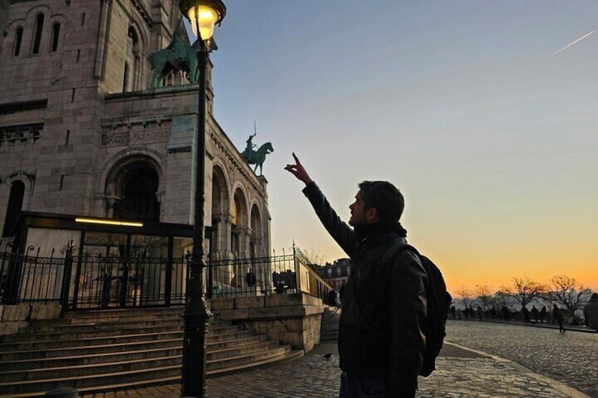 Sunrise Montmartre Tour to Paris Without Crowds
