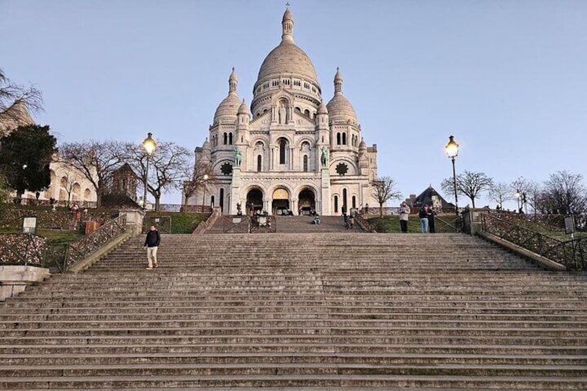 Sunrise Montmartre Tour to Paris Without Crowds
