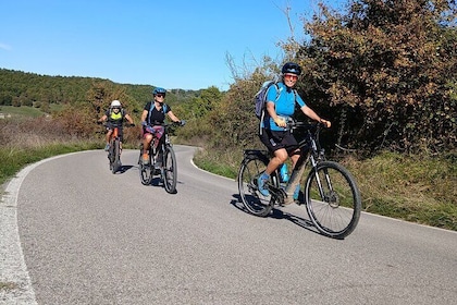 E-Bike Tour in Montone with Visit to the Historic Winery