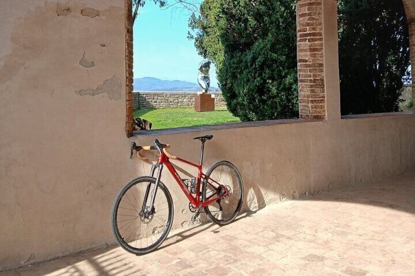 E-Bike Tour in Montone with Visit to the Historic Winery