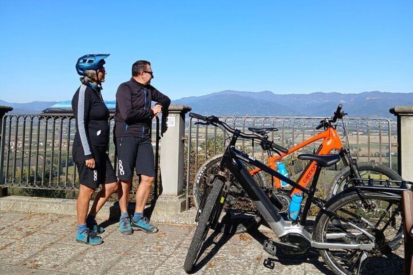 E-Bike Tour in Montone with Visit to the Historic Winery