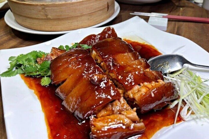 Authentic Local Food and Culture Tour in Central Shanghai