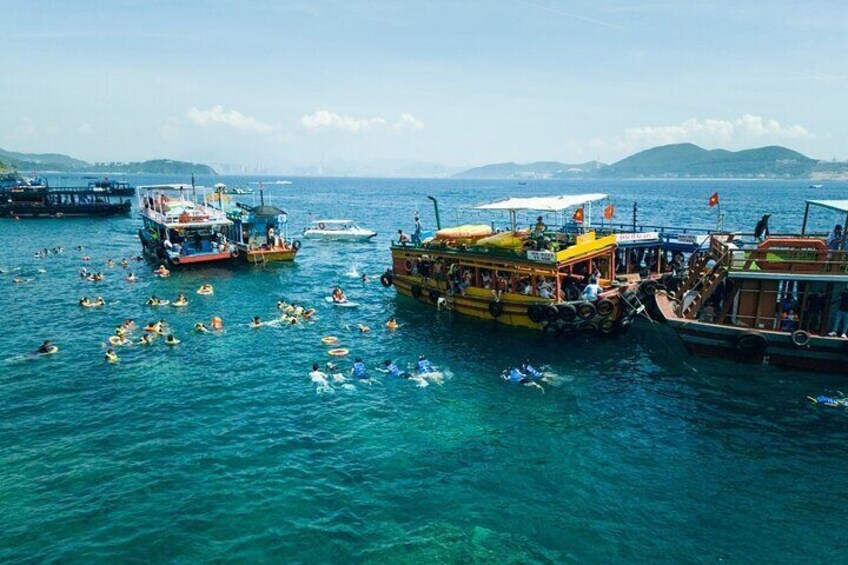 Nha Trang Island Adventure: Snorkeling & Floating Bar with BBQ Lunch