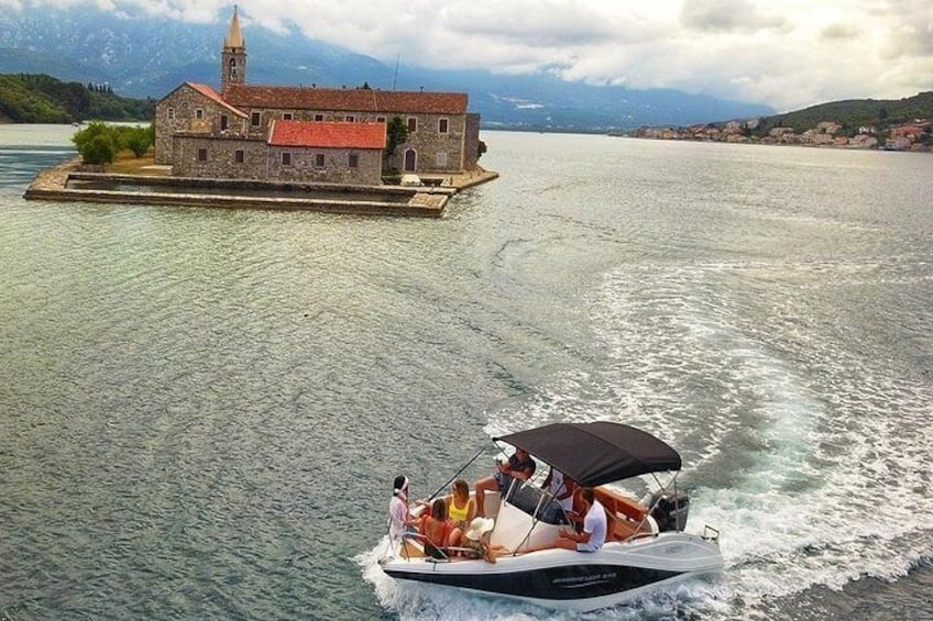 Lady of the Rocks and Perast Old Town Tour