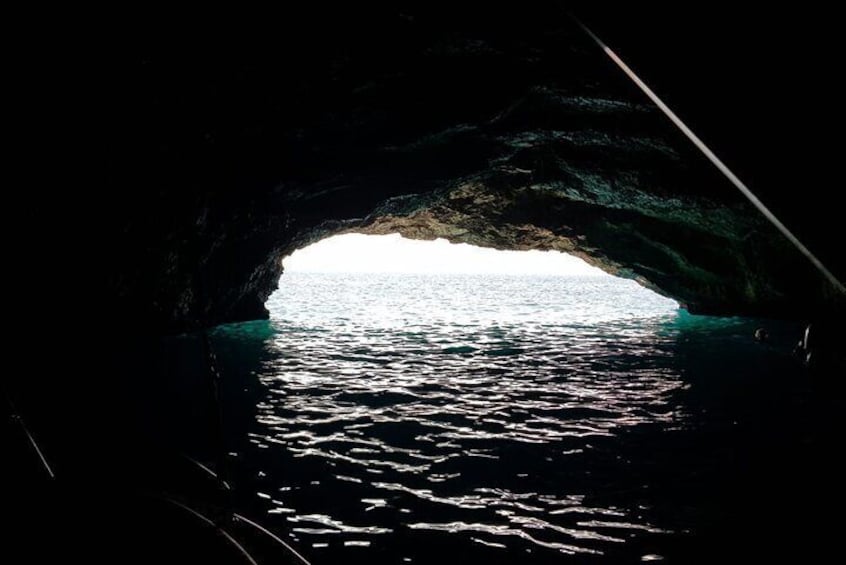 Small-Group Blue Cave and Dobrec Beach Tour by Speedboat