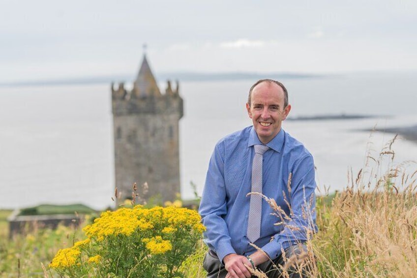 Niall owner in front of Doonagore castle