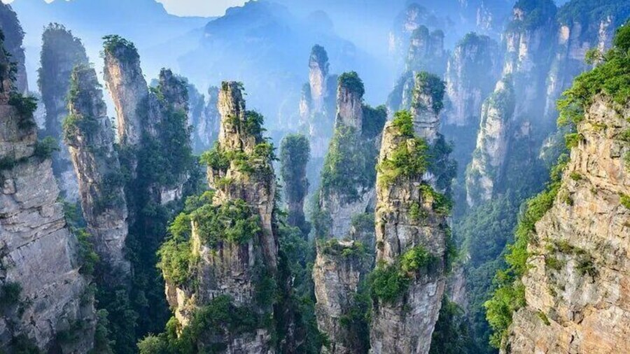 4 Day Zhangjiajie Tour to All Highlight Attractions with VIP Lift