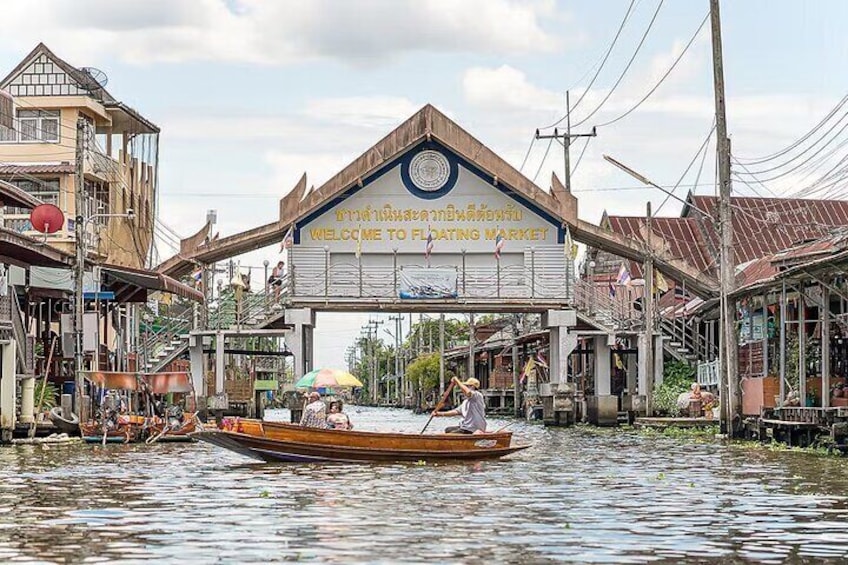 Damnoen Saduak Floating Market & Maeklong Railway Market Tour