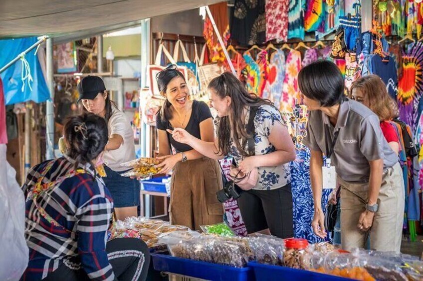 Damnoen Saduak Floating Market & Maeklong Railway Market Tour