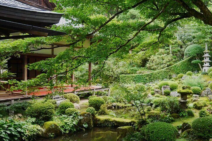 Sanzen-in Temple is located in Ohara, Rakuhoku, Kyoto, and is one of the three temples of the Tendai sect.